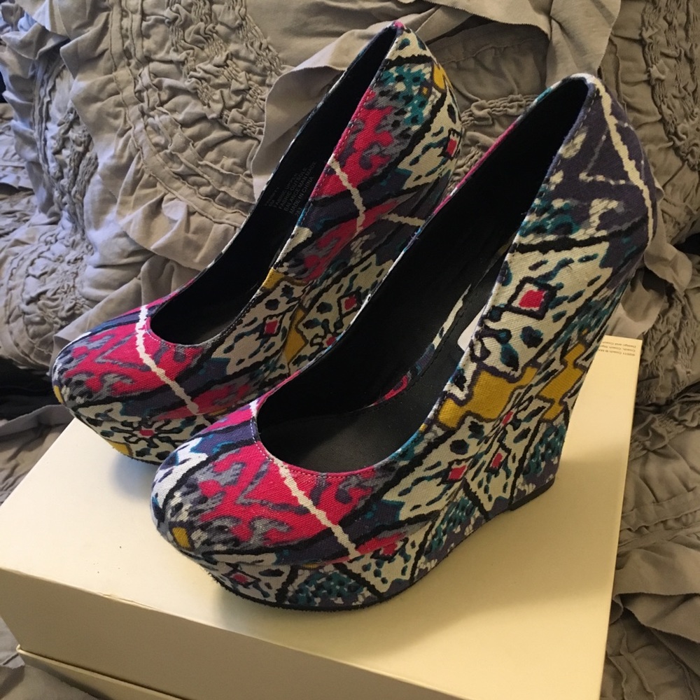 Steve Madden Pammyy Platform Wedges - Size 6
